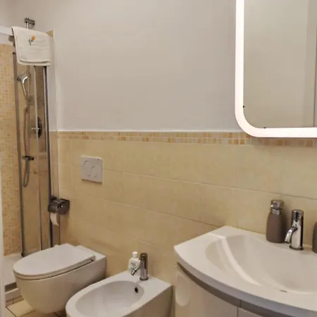 - A 5 Minuti, Wi-fi Veloce E Vino In Omaggio Apartman *