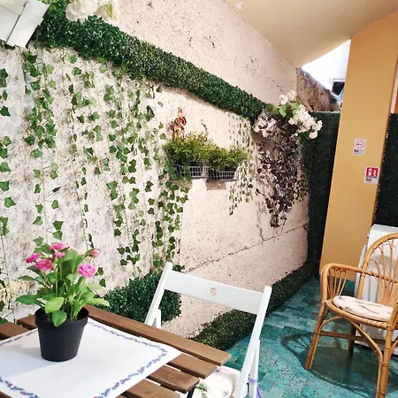 - A 5 Minuti, Wi-fi Veloce E Vino In Omaggio Apartman *